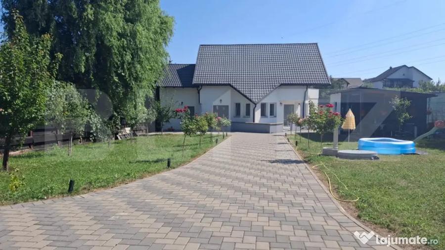Casă cu 7 camere cu Teren 880 Mp în Central