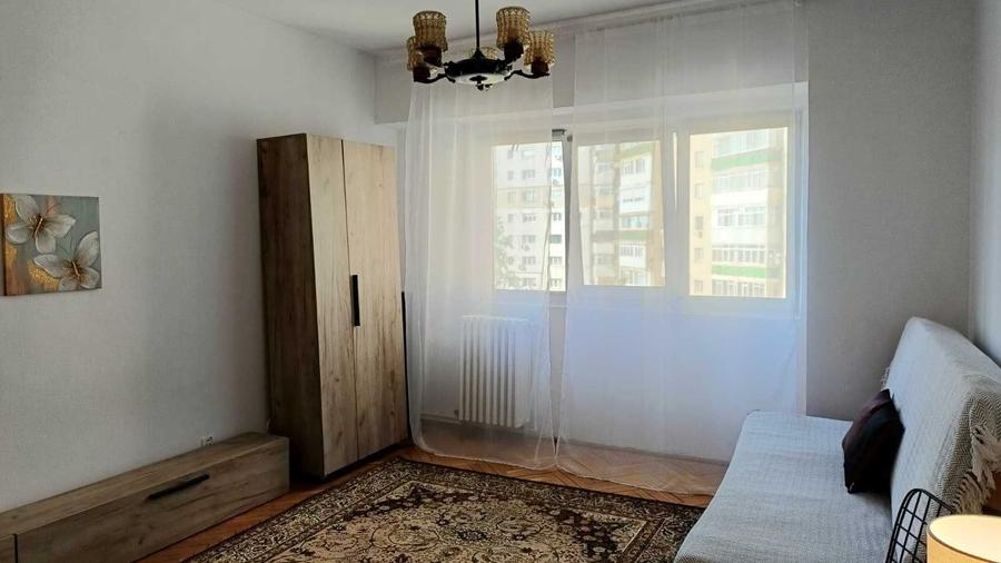 Apartament cu 3 camere decomandat în Gară