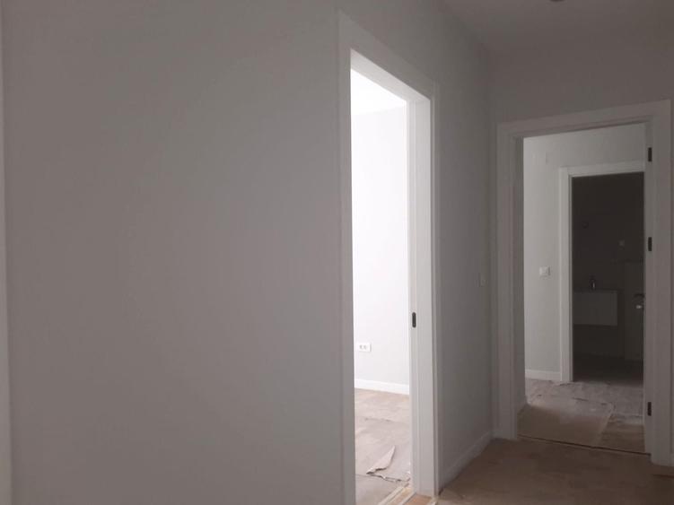 Apartament cu 5 camere decomandat în Dămăroaia