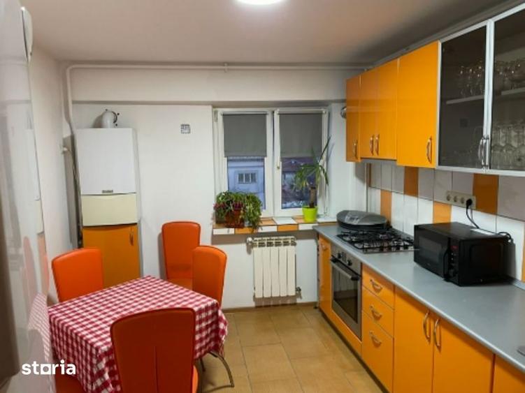 Apartament cu 3 camere decomandat, mobilat în Central
