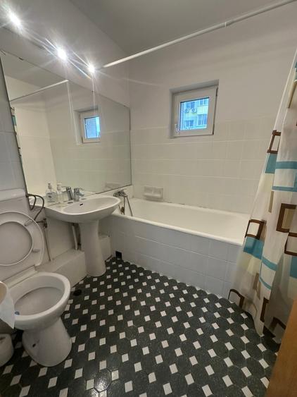 Apartament cu 3 camere semidecomandat, mobilat în 13 Septembrie