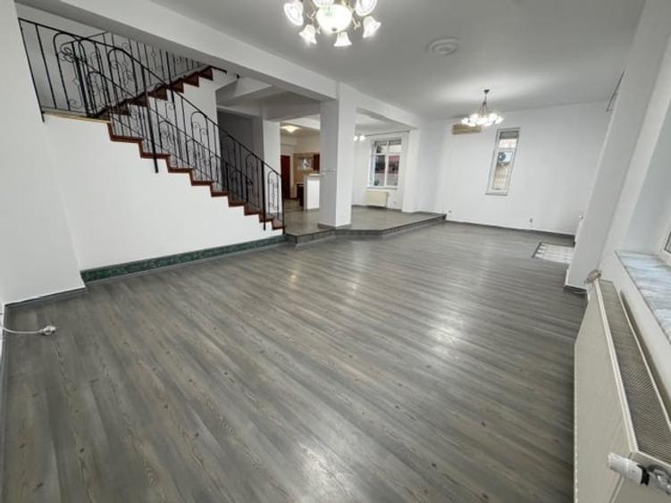 Casă cu 7 camere cu Canalizare în Herăstrău