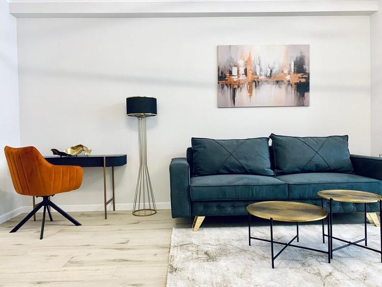 Apartament cu 2 camere semidecomandat, mobilat în Central