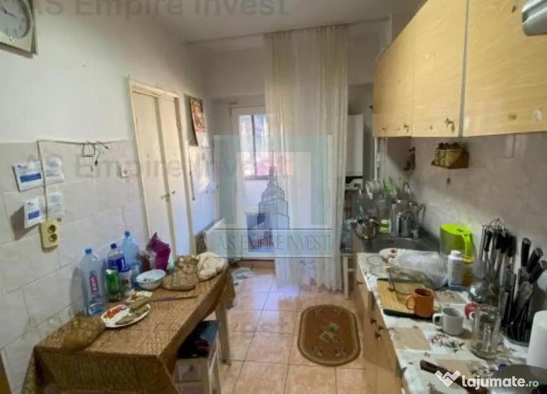 Apartament cu 3 camere decomandat în Răcădău