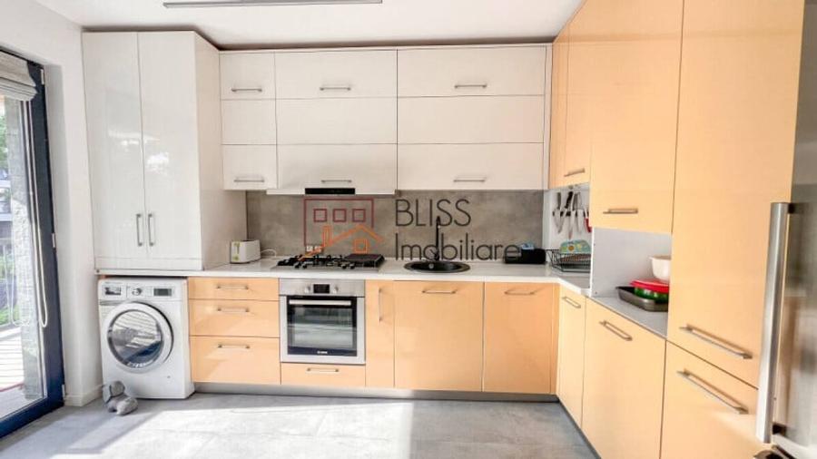 Apartament cu 3 camere semidecomandat în Sisești