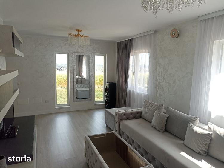 Casă cu 4 camere cu Teren 300 Mp în Curtești
