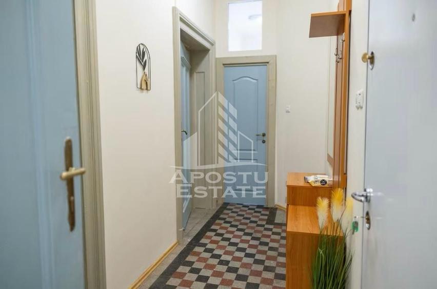 Apartament cu 2 camere decomandat, mobilat în P-ța Victoriei