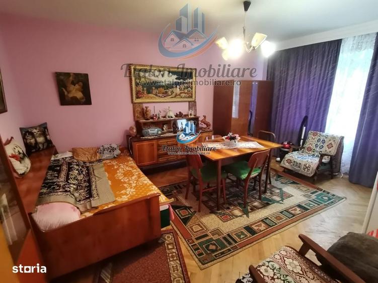 Apartament cu 3 camere decomandat în Ștefan cel Mare