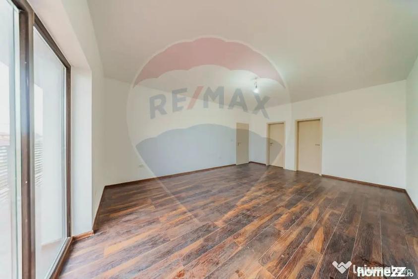 Casă cu 5 camere cu Teren 500 Mp în Vladimirescu