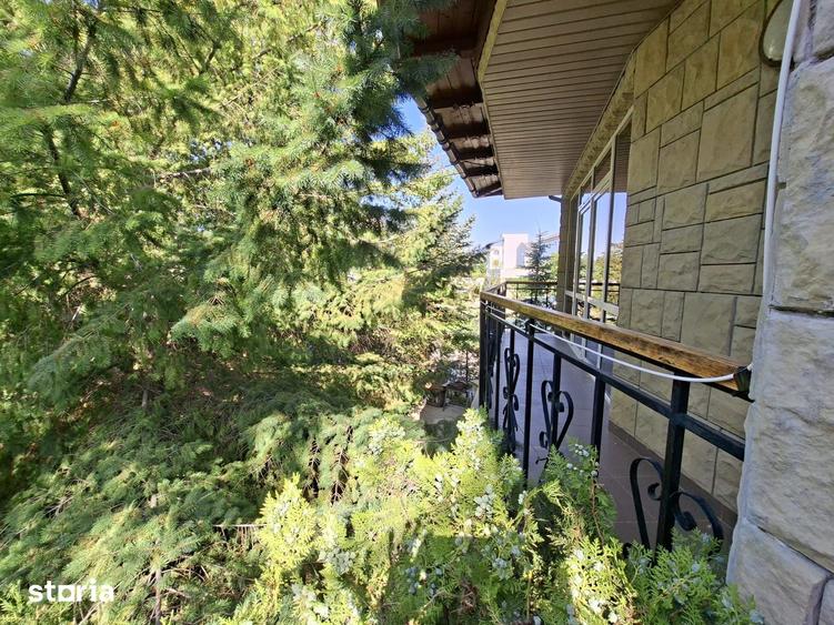 Casă cu 9 camere cu Teren 1000 Mp în Central