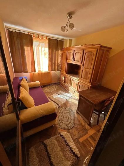 Apartament cu 4 camere semidecomandat în Motru