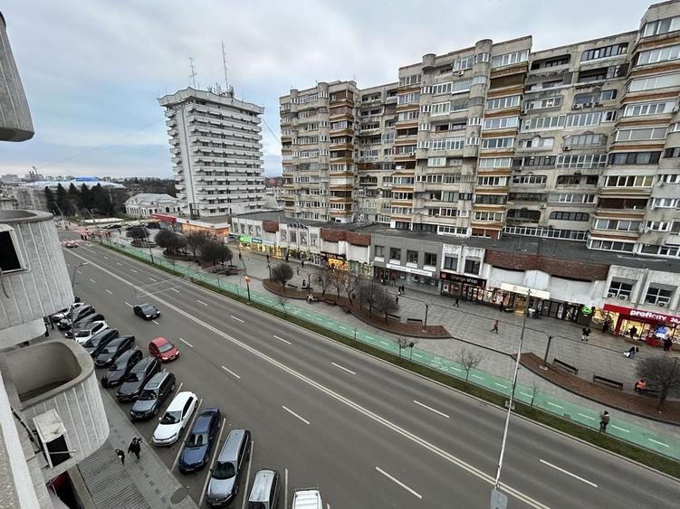 Apartament cu 3 camere semidecomandat în Ultracentral