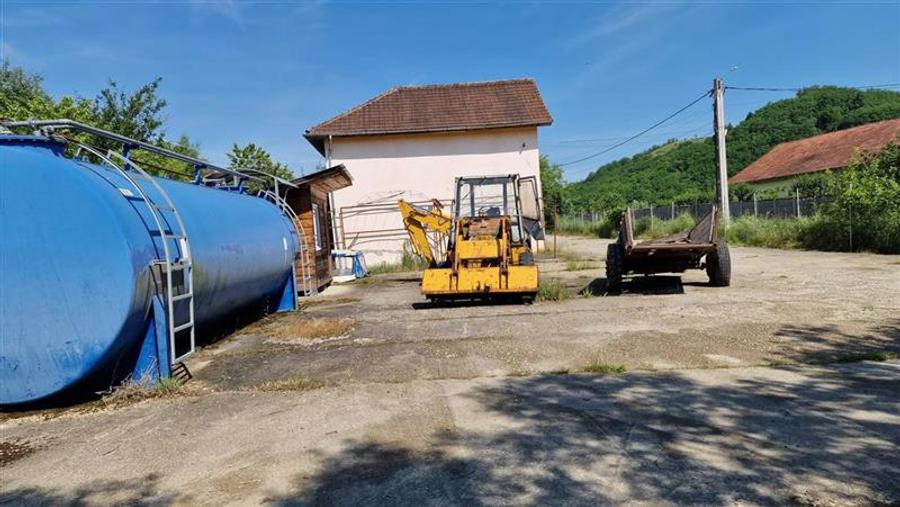 Casă individuală cu 5 camere cu Teren 1316 Mp în Vest