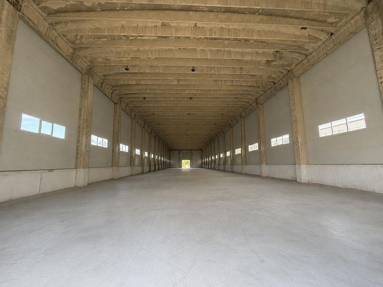 Spațiu industrial, de 1,500 mp, în Cug