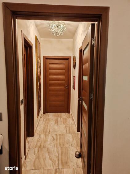Apartament cu 3 camere în Tractorul