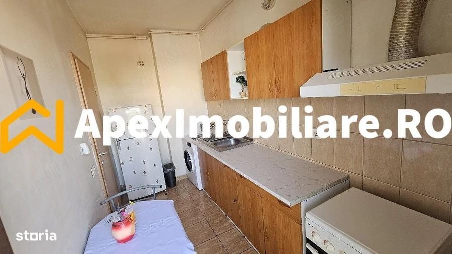 Garsonieră decomandată în Titan