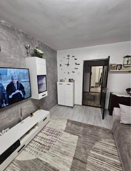 Apartament cu 3 camere decomandat în Mircea cel Bătrân