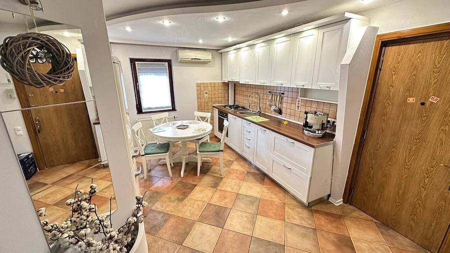 Apartament cu 3 camere decomandat în Dâmbovița