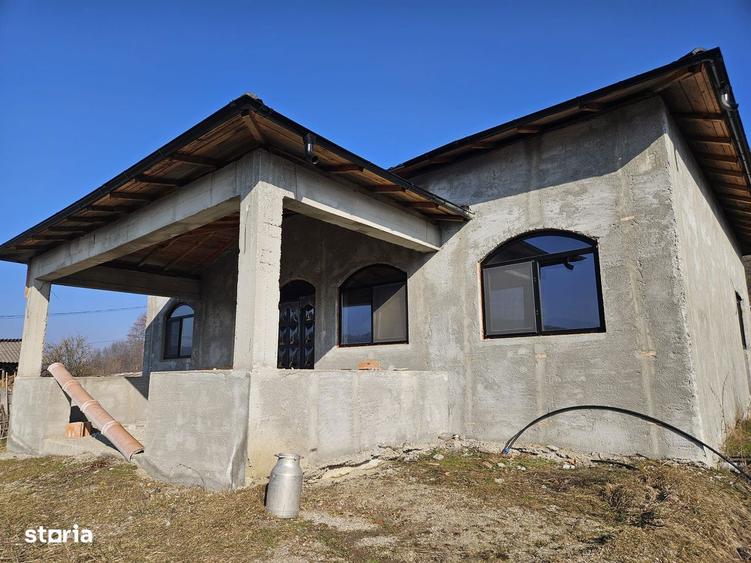 Casă cu 4 camere cu Canalizare în Boțești