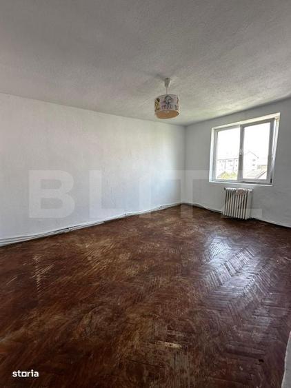 Apartament cu 4 camere decomandat în Central