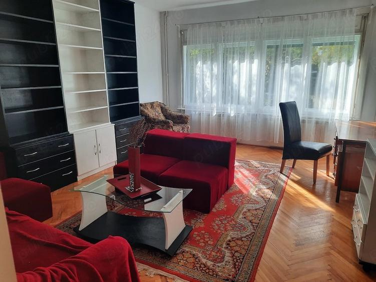 Apartament cu 3 camere decomandat în Gruia