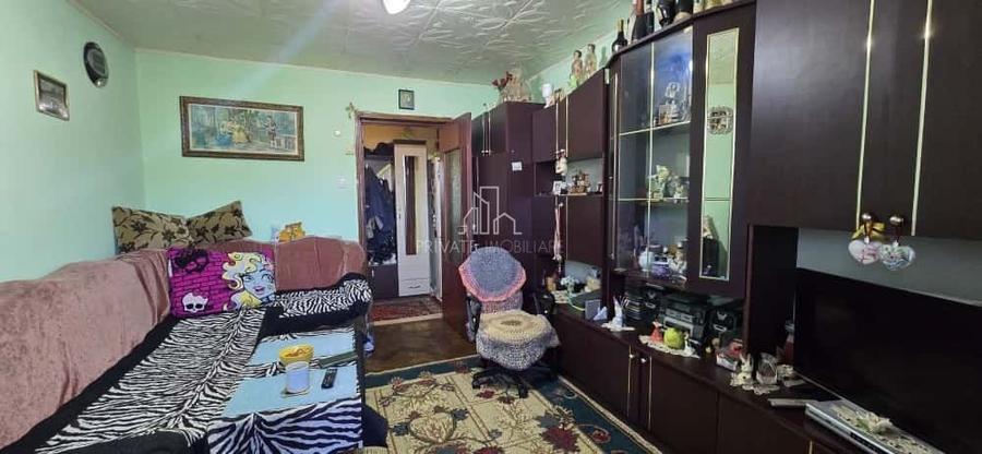 Apartament cu 3 camere decomandat, mobilat în Est