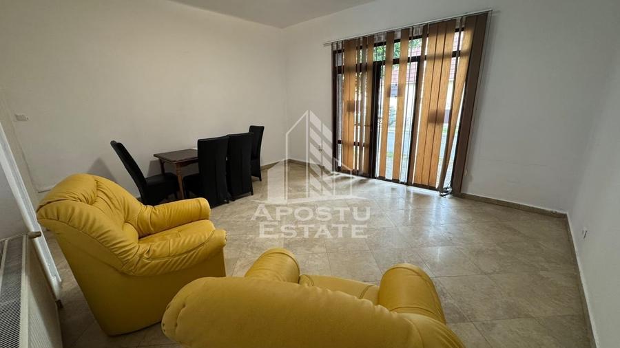 Apartament cu 3 camere semidecomandat în Lipovei