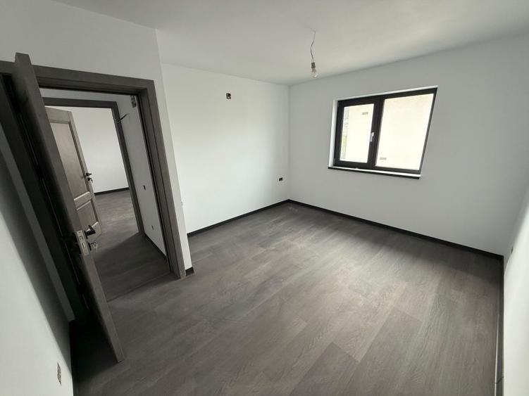 Casă cu 4 camere în Prundu