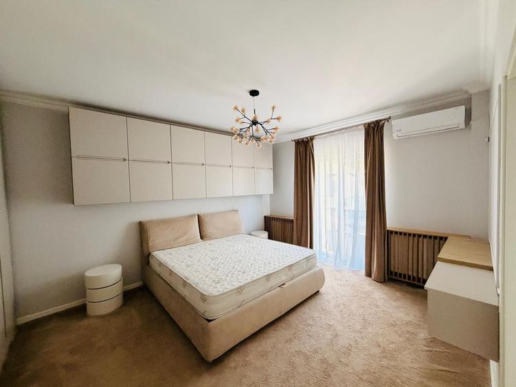 Apartament cu 3 camere decomandat în Sisești