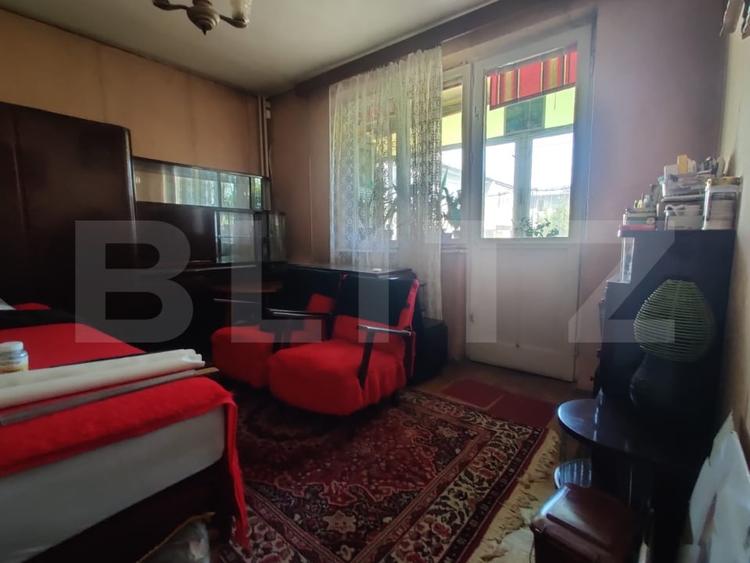 Apartament cu 3 camere semidecomandat, mobilat în Rogerius