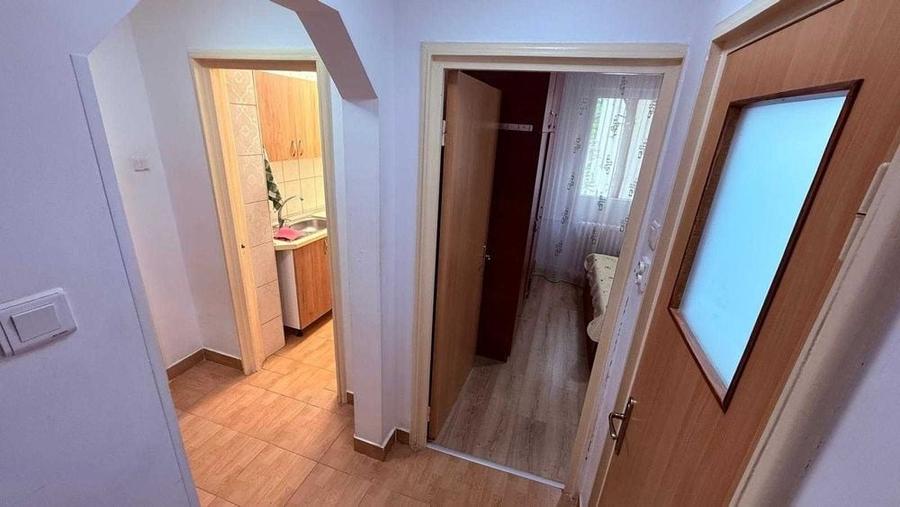 Apartament cu 2 camere decomandat, mobilat în Tei