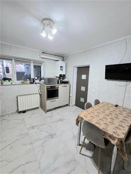 Casă cu 5 camere cu Canalizare în Central