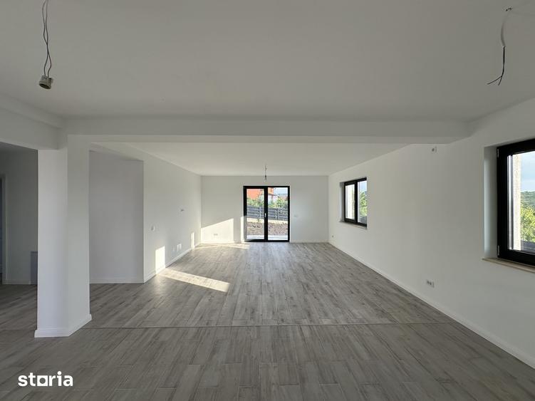Casă cu 4 camere cu Teren 750 Mp în Bucium
