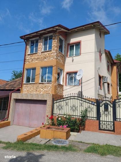 Casă cu 4 camere în Ștefănești