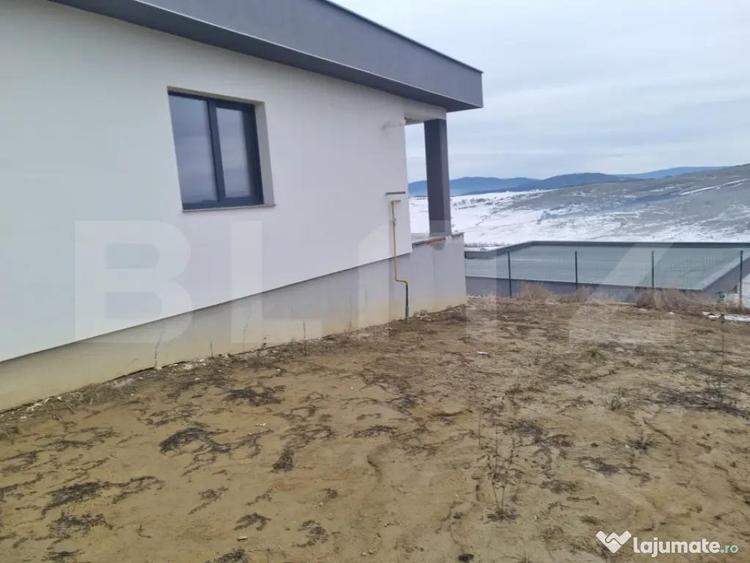 Casă cu 4 camere cu Teren 300 Mp în Central