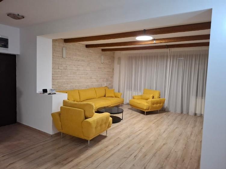 Apartament cu 3 camere decomandat, mobilat în Central
