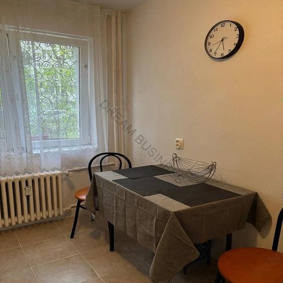 Apartament cu 2 camere semidecomandat în Pajura