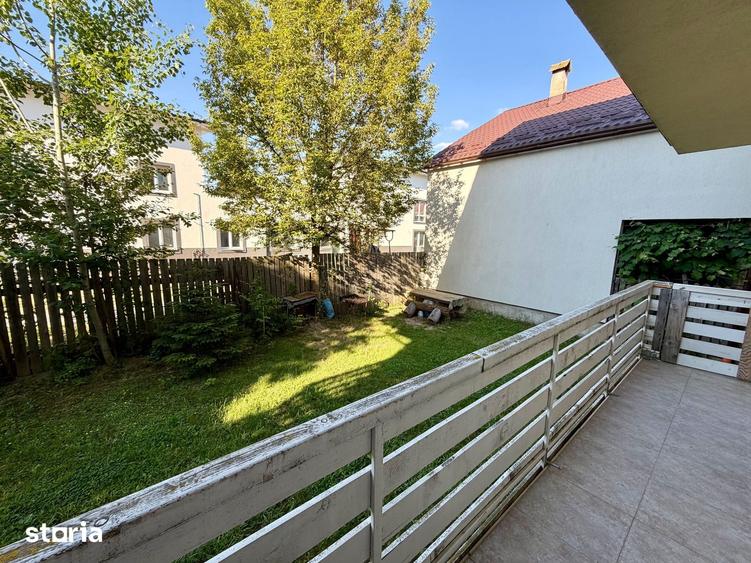 Apartament cu 3 camere semidecomandat, mobilat în Primăverii