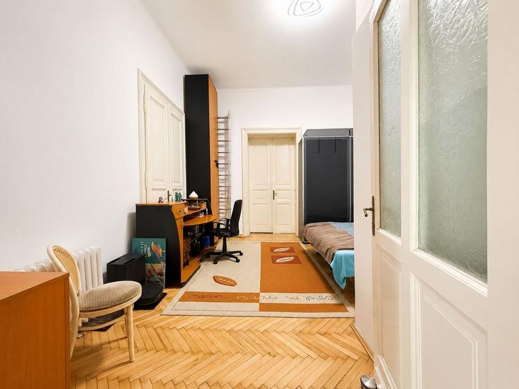 Apartament cu 4 camere circular, mobilat în Central