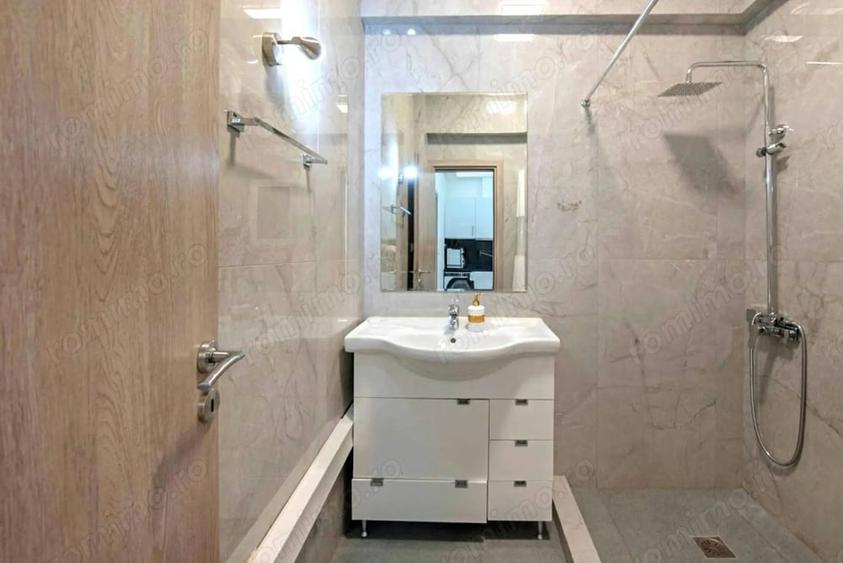 Apartament cu 3 camere decomandat în Florilor