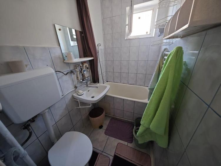 Apartament cu 2 camere semidecomandat în 13 Decembrie