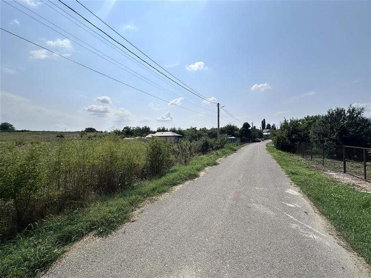Teren Construcții intravilan de 2782 mp, în Crevedia Mare
