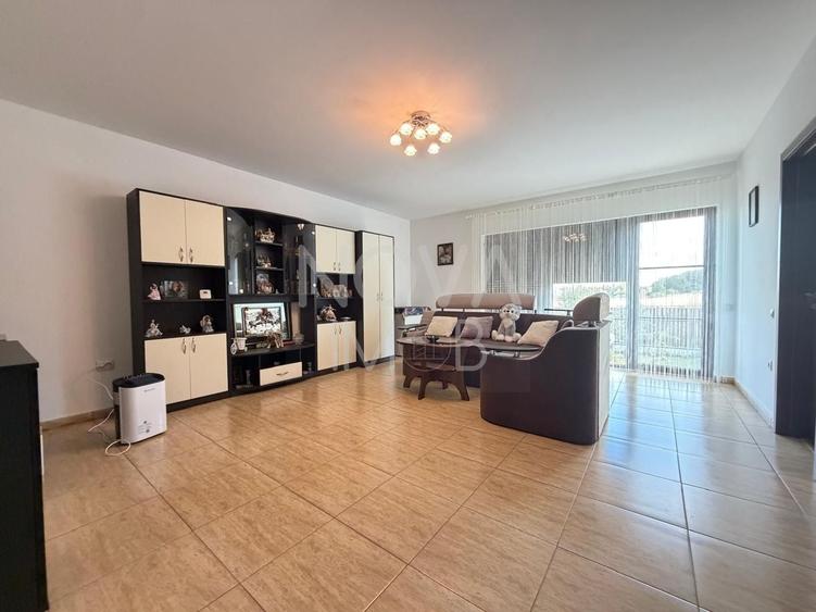 Duplex cu 4 camere cu Canalizare în Periferie