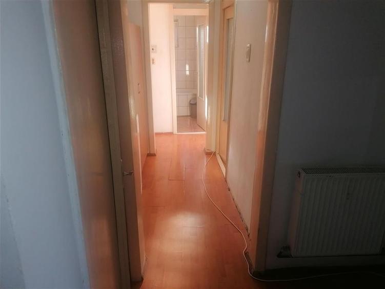 Apartament cu 3 camere decomandat în Lipovei