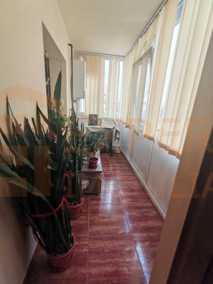 Apartament cu 3 camere decomandat, mobilat în Casa de Cultură