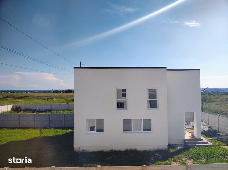 Casă cu 5 camere cu Teren 345 Mp în Malu Mare