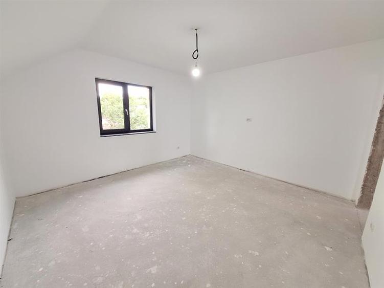 Casă individuală cu 5 camere cu Teren 413 Mp în 9 Mai