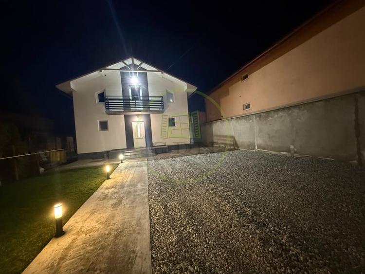 Casă individuală cu 3 camere cu Canalizare în Cârcea