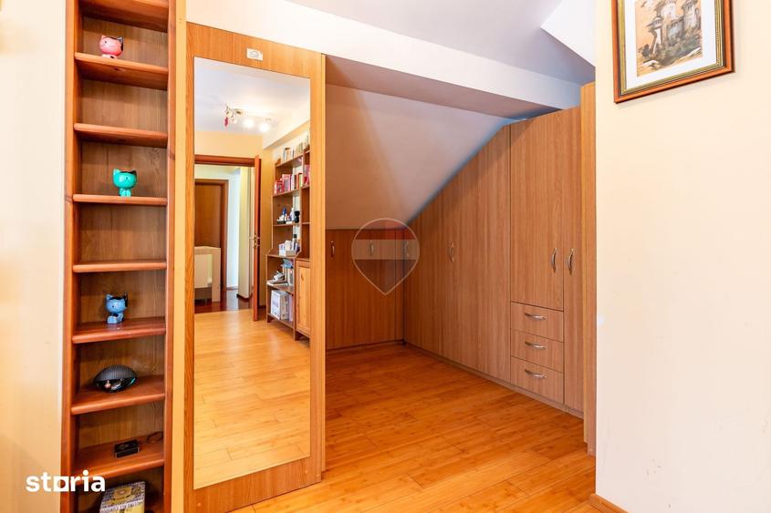 Casă cu 6 camere cu Teren 850 Mp în Corbeanca