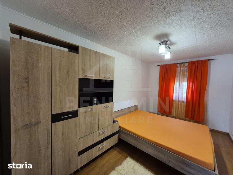 Apartament cu 3 camere semidecomandat în Craiovița Nouă